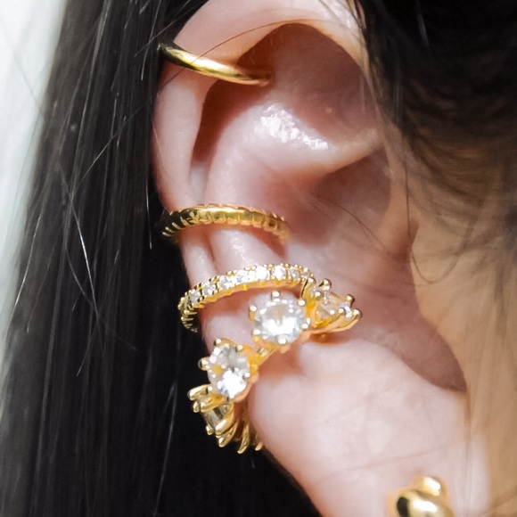 ⚜️𝟯𝟬%𝗢𝗙𝗙 𝗯𝘂𝗻𝗱𝗹𝗲𝘀 𝟯+⚜️ NEW CZ Round Pave Ear Cuff - Picture 3 of 10